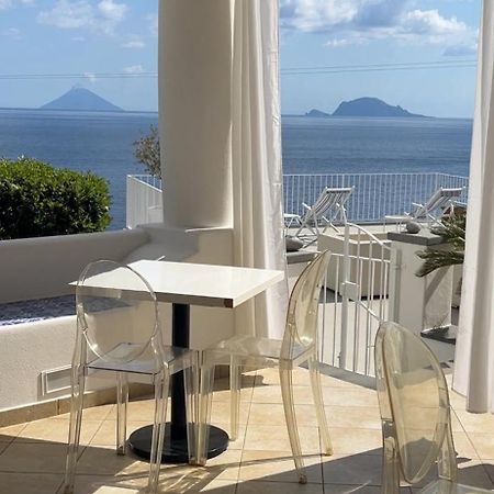 'A Alera Room & Breakfast Malfa  Bagian luar foto