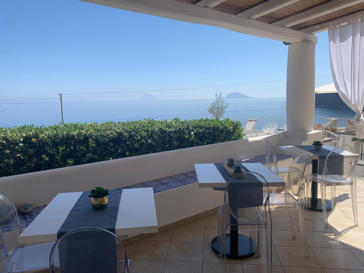 'A Alera Room & Breakfast Malfa  Bagian luar foto