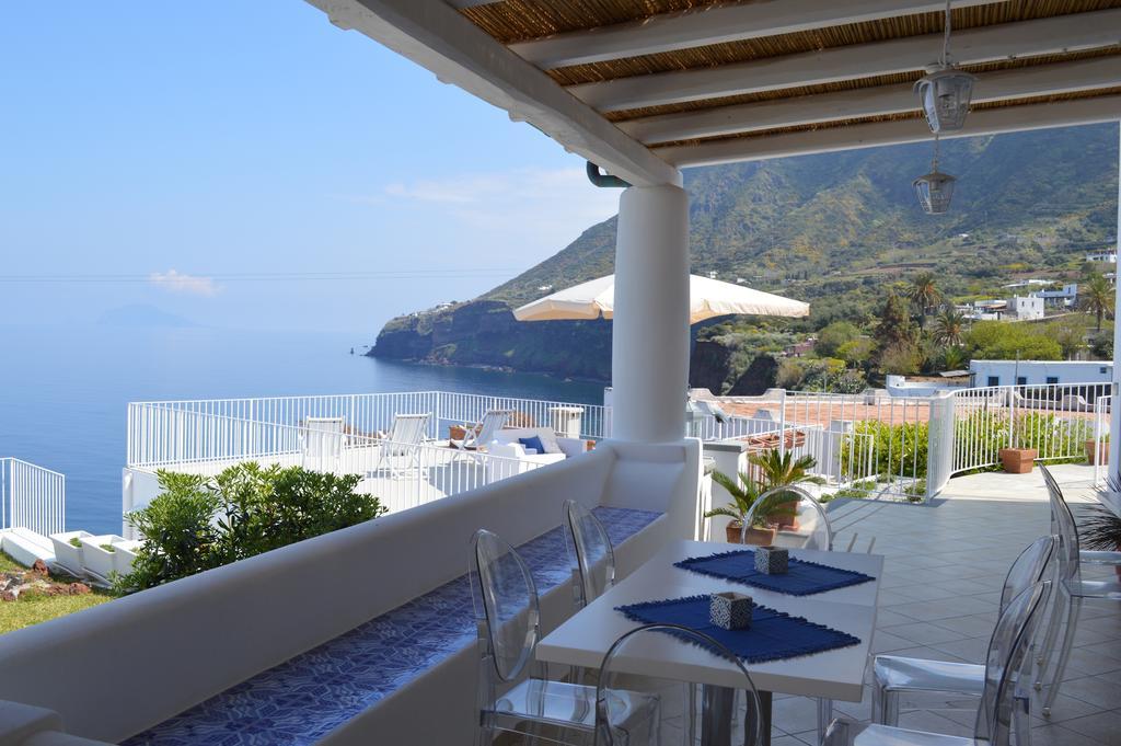 'A Alera Room & Breakfast Malfa  Bagian luar foto