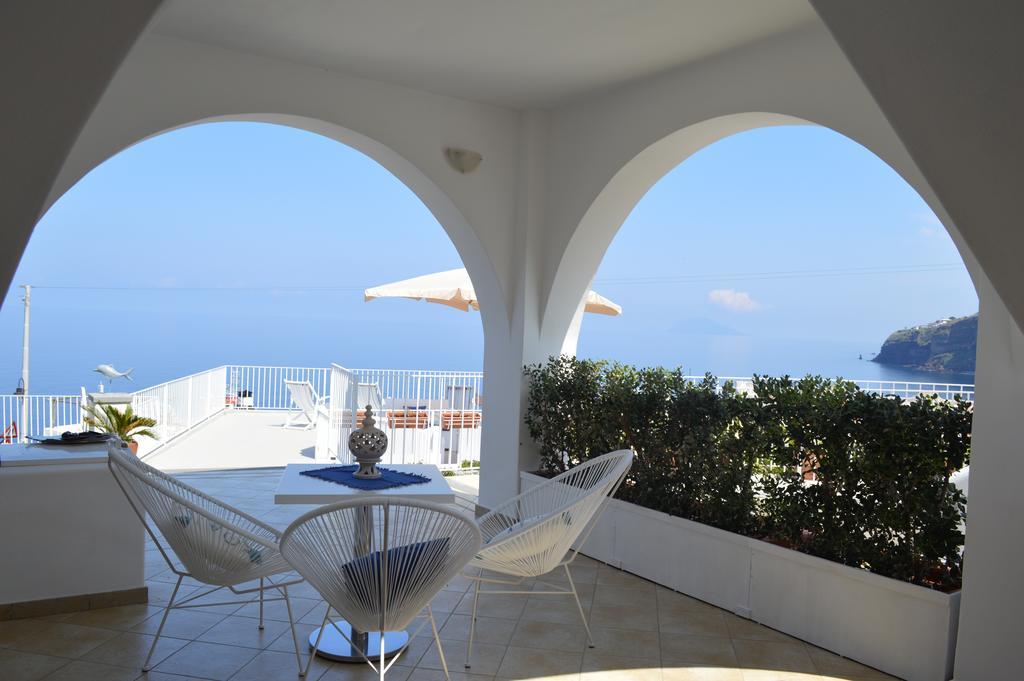 'A Alera Room & Breakfast Malfa  Bagian luar foto
