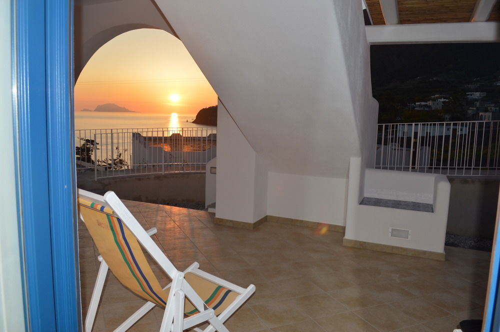 'A Alera Room & Breakfast Malfa  Bagian luar foto