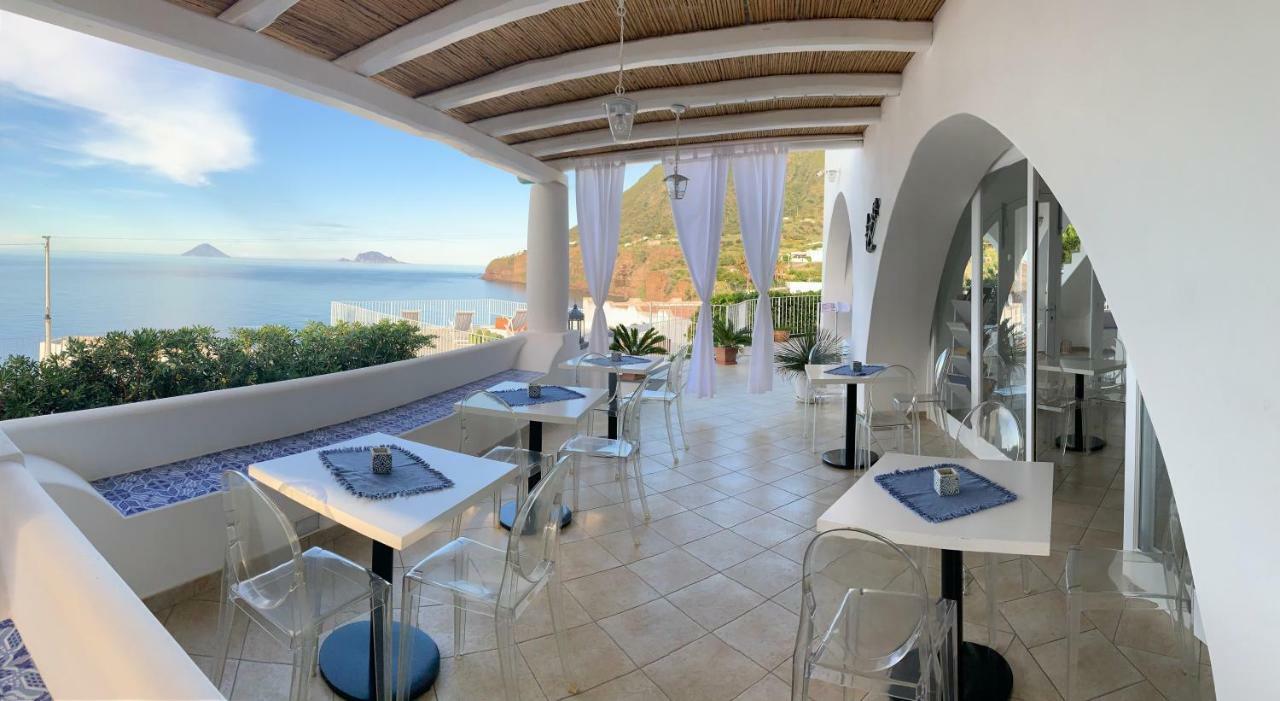 'A Alera Room & Breakfast Malfa  Bagian luar foto