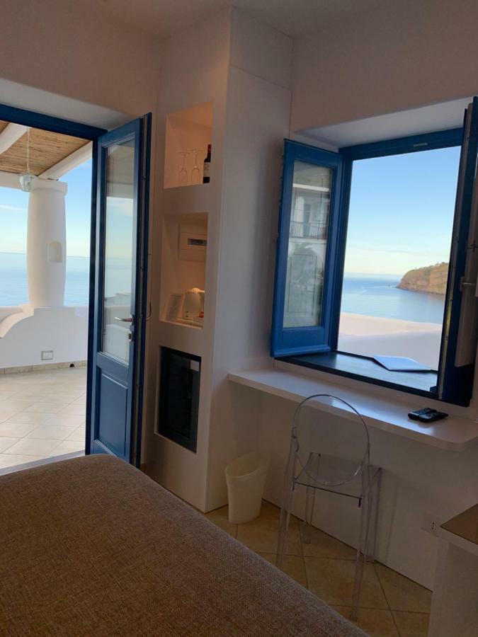 'A Alera Room & Breakfast Malfa  Bagian luar foto